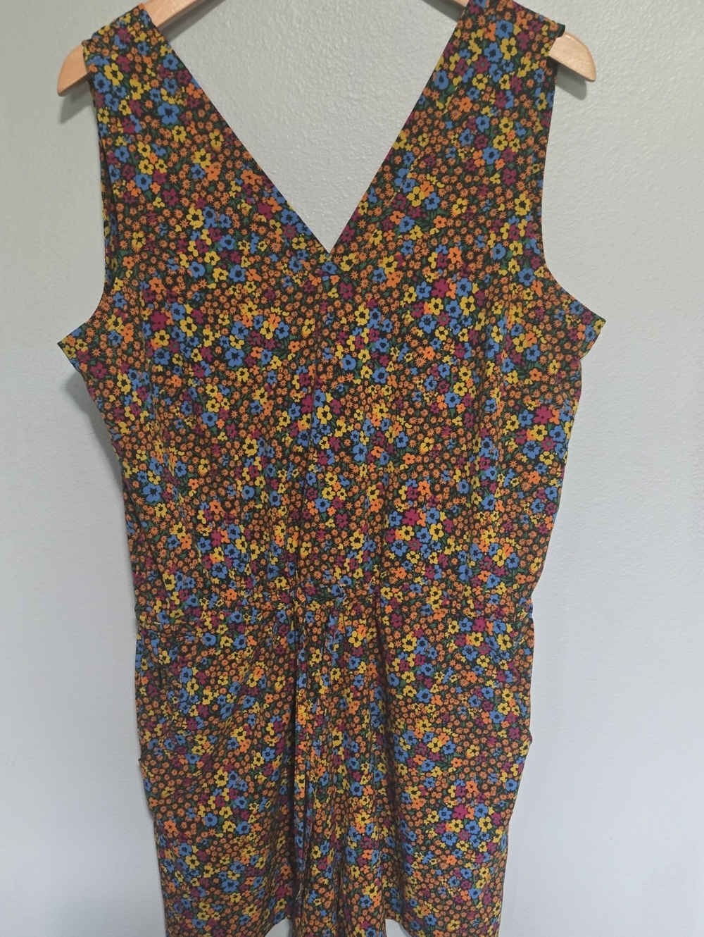 Floral V-Neck Sleeveless Women’s Dress in Multi In Size Large - Picture 2 of 9